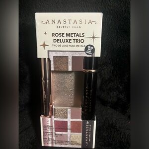 BRAND NEW, UNOPENED Anastasia Beverly Set